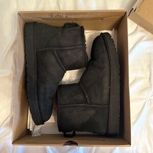 Ugg Mini Classic-Black